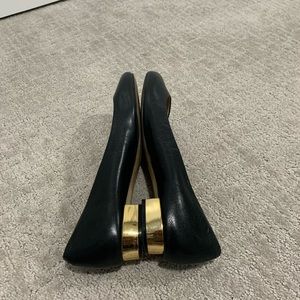 Black flat shoes
